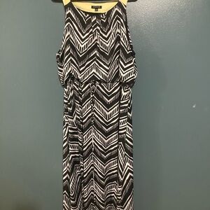 Notations Black and White Zigzag Maxi Dress